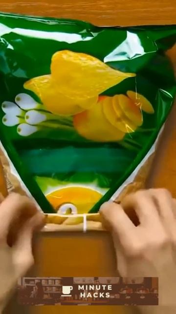 Stop your Crisps from going stale #Shorts смотреть онлайн