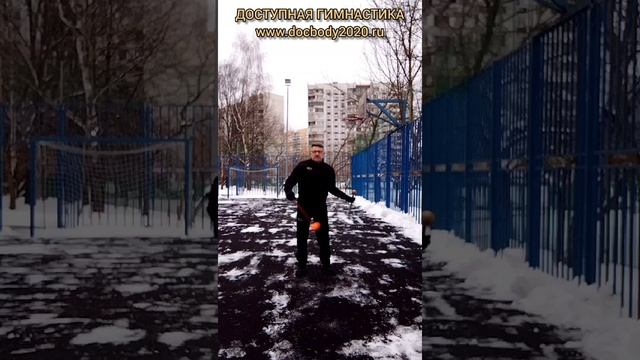Разминка с поями и Дабл Балл Стаффом зимой на игровой площадке