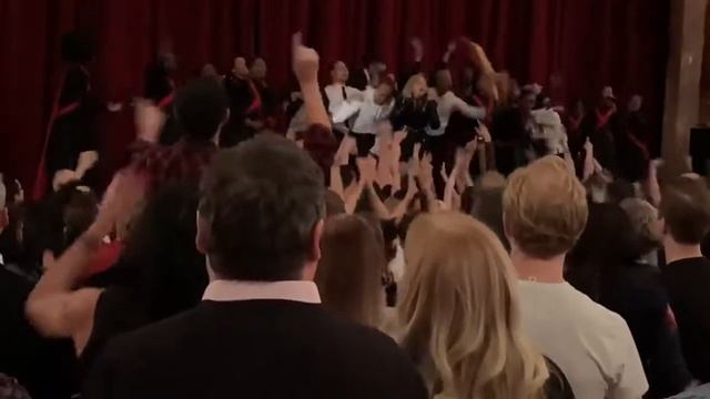 Madonna sings I Rise Acca смотреть онлайн