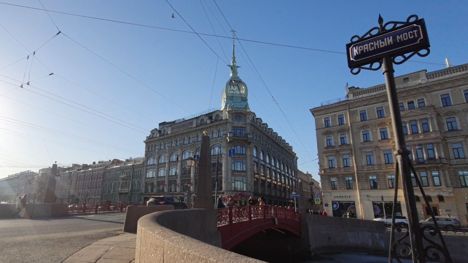 Универмаг У Красного Моста