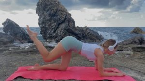 GLUTES workout by Mari Kruchkova / NO SQUATS / NO JUMPS  / Mediterranean coast 🌊