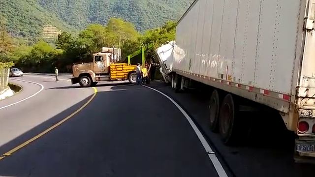 PROVIAL transito detenido en el km 71 ruta RN-14 смотреть онлайн