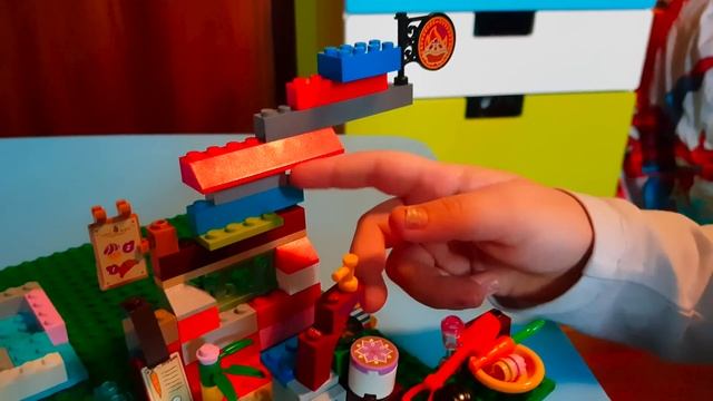 Il ristorante di Alyssa e la casa di Silvia con i Lego смотреть онлайн