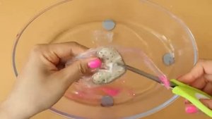 Слайм с игрушками делаем дома! Самое приятное видео со слаймом