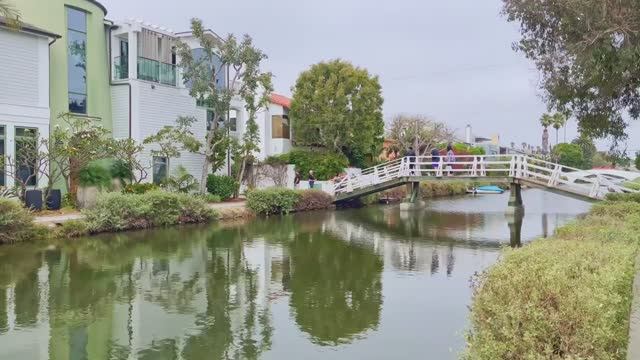 ЛОС-АНДЖЕЛЕС, Калифорния. Пешая экскурсия в формате 4K  Прогулка по городу с субтитрами [4K60 кадров