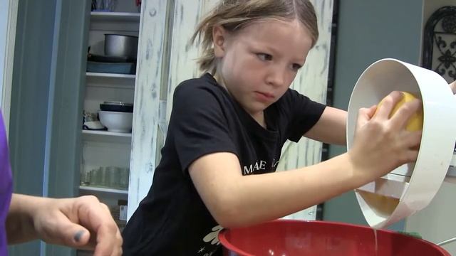 Learn to Juice and Can Citrus Juice with a 6 year old