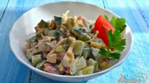 Салат из огурцов и помидоров с сыром