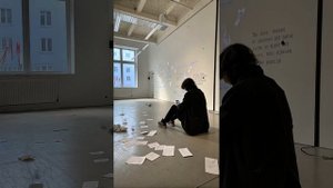 Сквозь экраны