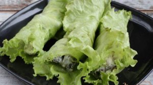 Рулетики из салата с грибами и творогом