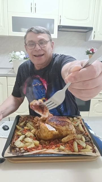 Сочная, Вкусная Курица с Овощами и Грибами в Духовке. #вкуснаяеда #курица #еда #курицавдуховке смотреть онлайн