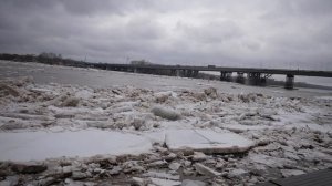 Уфа набережная реки Белой 22.03.2025г. ледоход