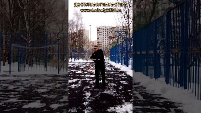 Разминка с поями и Дабл Балл Стаффом зимой на игровой площадке (6)