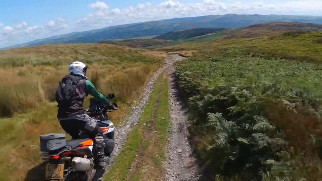 KTM 790 Adventure R - LINSSEN'S FIRST RIDE смотреть онлайн