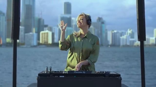 Mila Rubio @ Miami Beach [Progressive Techno, Melodic House]