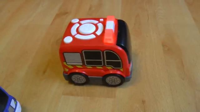 Сеня играет с собакой роботом и находит новые игрушки   Полицейскую и Пожарную машины смотреть онлайн