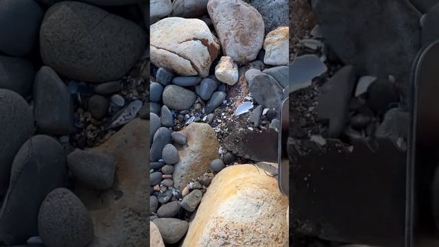 An interesting find in the rocks! #minelab смотреть онлайн