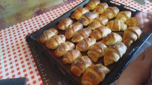 Просто рецепт рогаликов с начинкой. Можно использовать разные начинки.