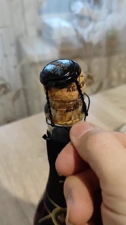 откываем шампанское