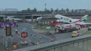 Британские спецслужбы проверяют связи после пожара в аэропорту