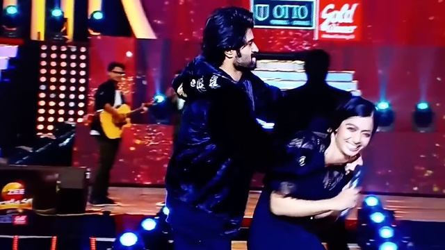 Vijay Deverakonda is always in rush to meet Rashmika confirms Ananya at koffee with karan