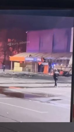 В Одессе горит здание рядом с "Эпицентром" 💥🇷🇺👊