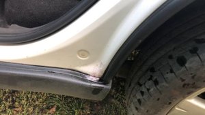 специальное средство для удаления  рыжих точек с кузова машины