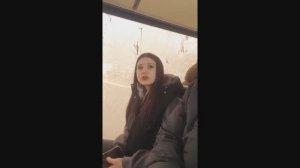Малолетки курят в автобусе.