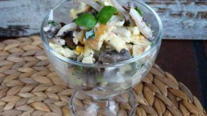 Салат с шампиньонами и кальмарами