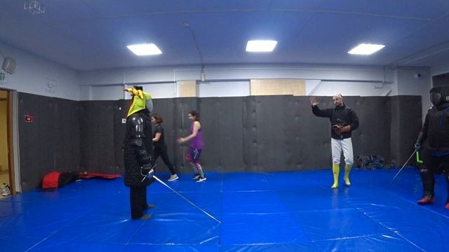 фехтованием 🤺