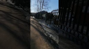 Парк Есенина солнечным утром
