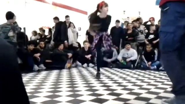 Jeune de 6 et 7 an font du break dance смотреть онлайн