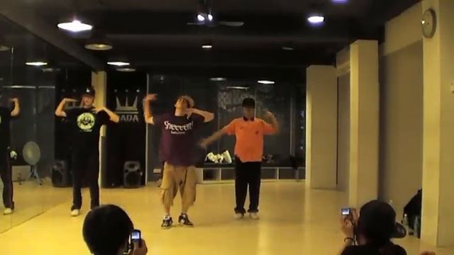 SHOOTING FREE - 阿KING in IP DANCE SKOOL . KRUMP & L.A.STYLE~CLASS  !! 2010/11 смотреть онлайн