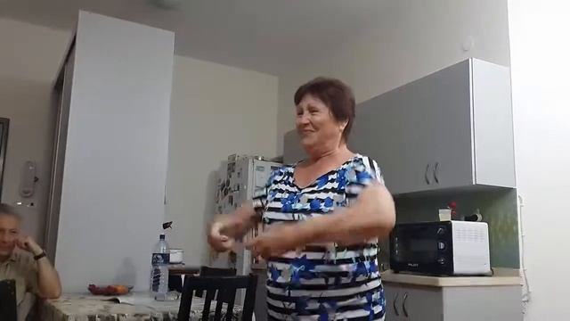 МЕГА Бабушка: Пантомима - Треск смотреть онлайн