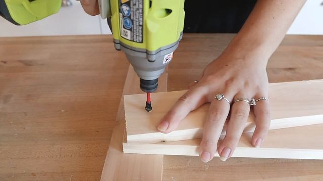 A Plant and Patterned Boho Dorm Room Makeover! смотреть онлайн