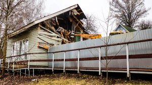 В деревне Большая Чёрная снесли очередной самострой