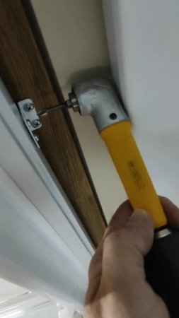 Угловая отвертка для труднодоступных мест Dewalt