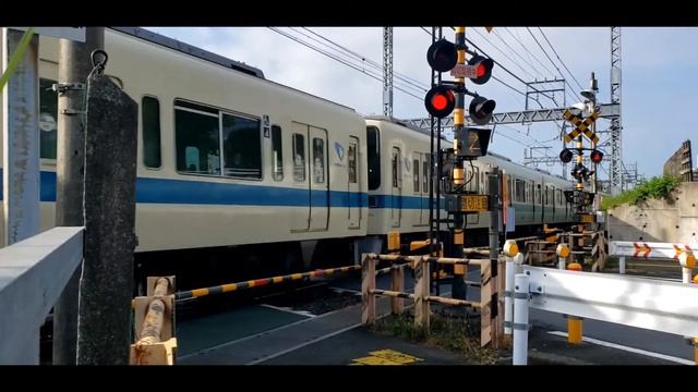 Video Background Stock Footage Free ( Electric train in Japan, train crossing, semaphore ) смотреть онлайн