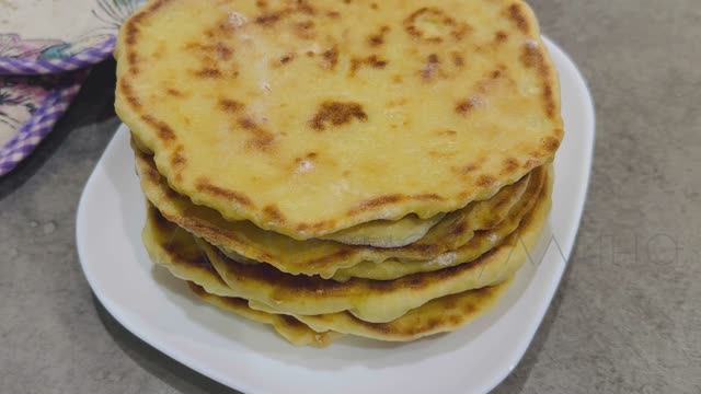 Лепешки на кефире на сковороде / Пышные лепешки на кефире, простой рецепт на сухой сковороде