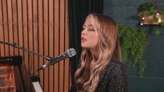 Moon River - Audrey Hepburn -Breakfast At Tiffany's - Connie Talbot  (Cover)