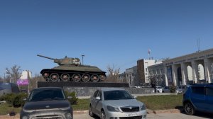 Жить надо по - японски:
не торописса,
не волновасса и улыбасса.) и прогуляться по Волгограду малек!