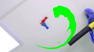 Рома и Ника весело проводят время! Ника наводит красоту