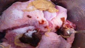 Запечённые куриные бедрышки в остром маринаде