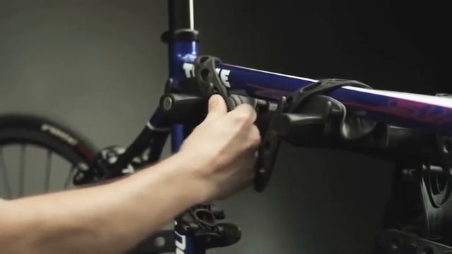 Thule Raceway Bike Rack - In Use смотреть онлайн