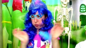 Рома и мама играют в доктора Рома как доктор