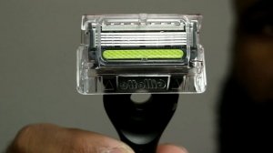 Gillette Labs Razor w/ Exfoliating Bar 🪒 + Tree Hut Bare Shaving Oil | Unboxing & Close Up Review 🔍