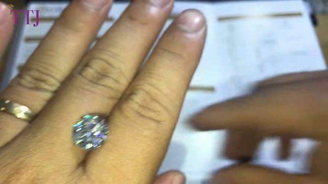 Kim cuong nhan tao Moissanite 10ly Nuoc D - Đo sach VVS1