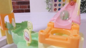 Эксперименты - Разноцветное шарики ♪ Винтовая лестница x разноцветных шариков ♪