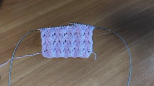 Лёгкий ажурный узор спицами "Тюльпаны"