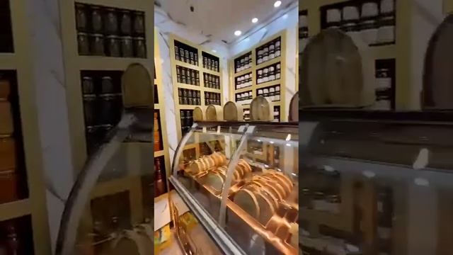 Скромный магазинчик с медом