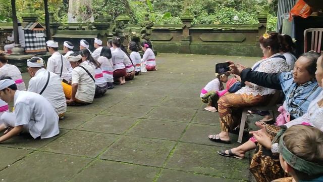 @ Indonésie J9 Bali: Bratan/Pura Luhur Batukaru смотреть онлайн